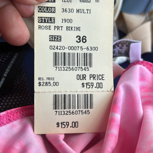 Escada - Picture 8 of 8